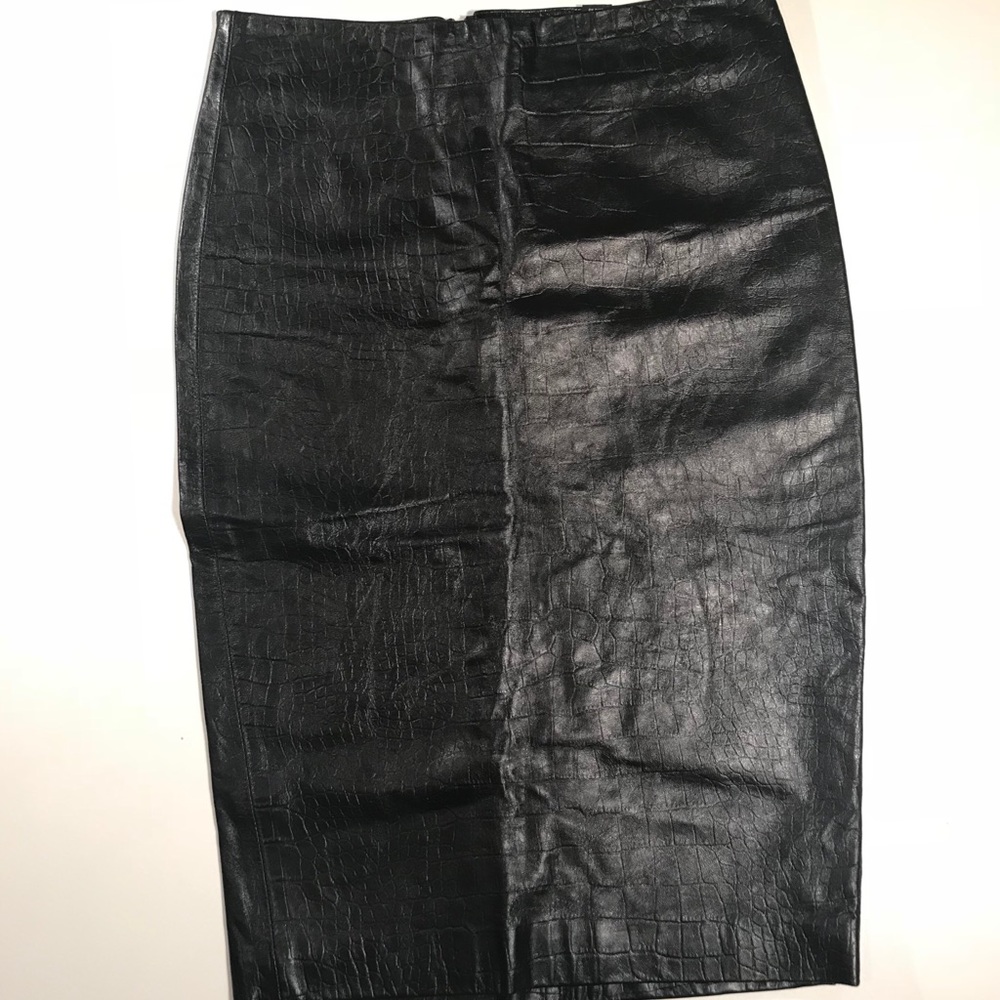 ⚡️Kenneth Cole: Embossed Leather (?) Pencil Skirt